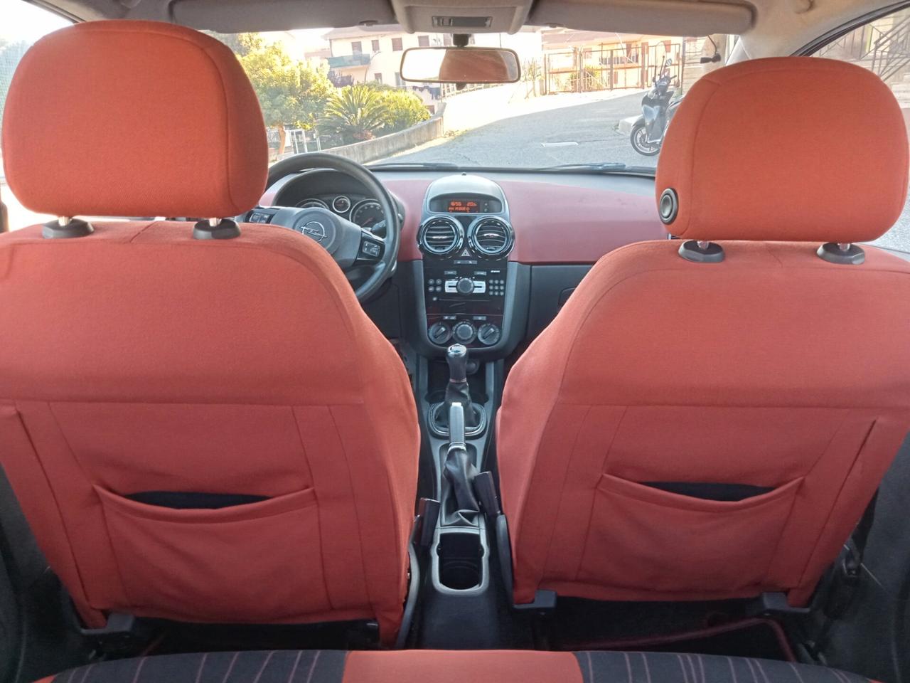 Opel Corsa 1.2 5 porte Club 2010