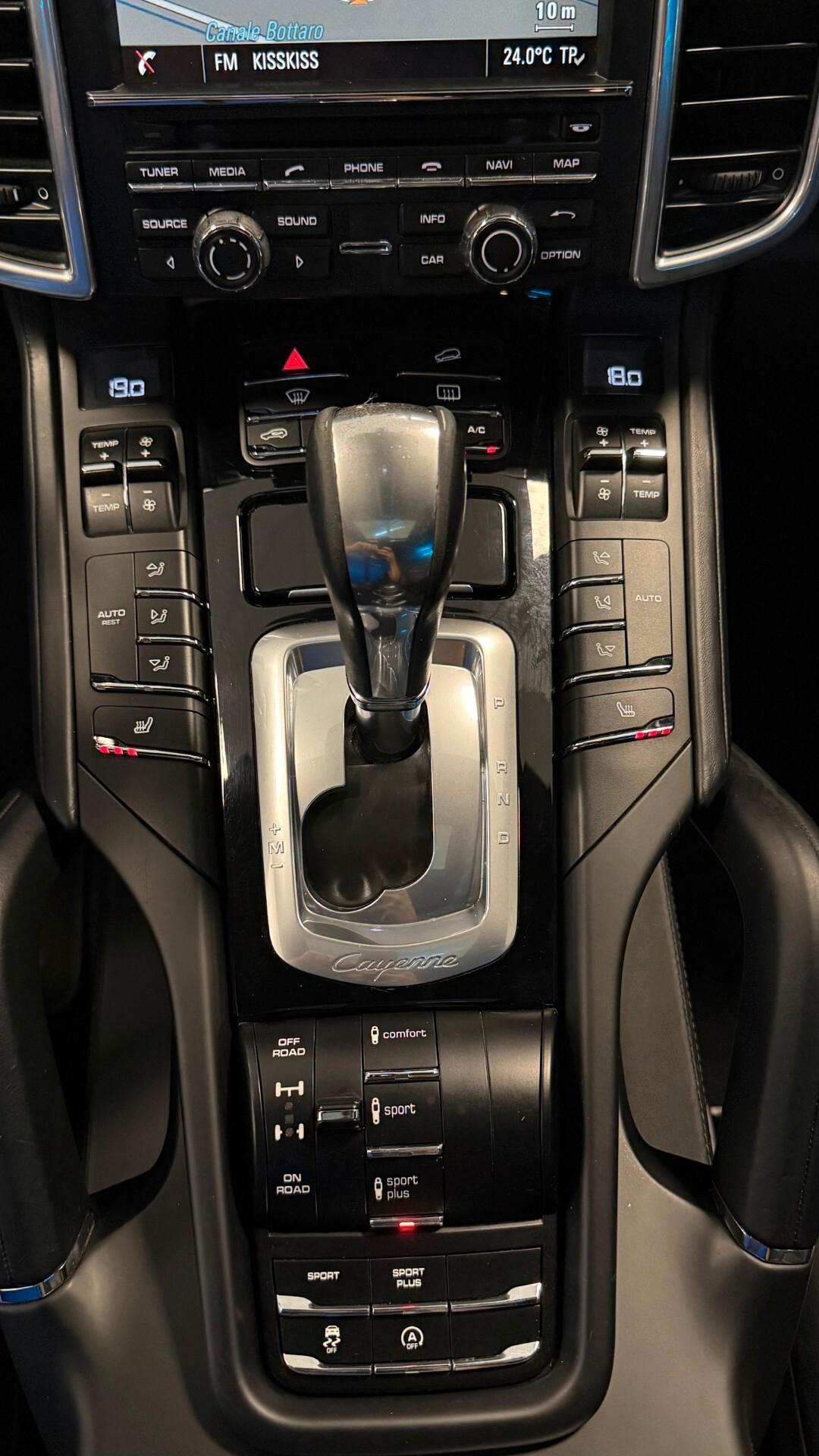 PORSCHE CAYENNE 3.0 DIESEL PLATINUM EDITION 2015