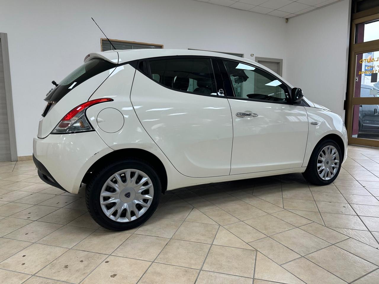 Lancia Ypsilon 1.2 69 CV 5 porte GPL Ecochic Gold