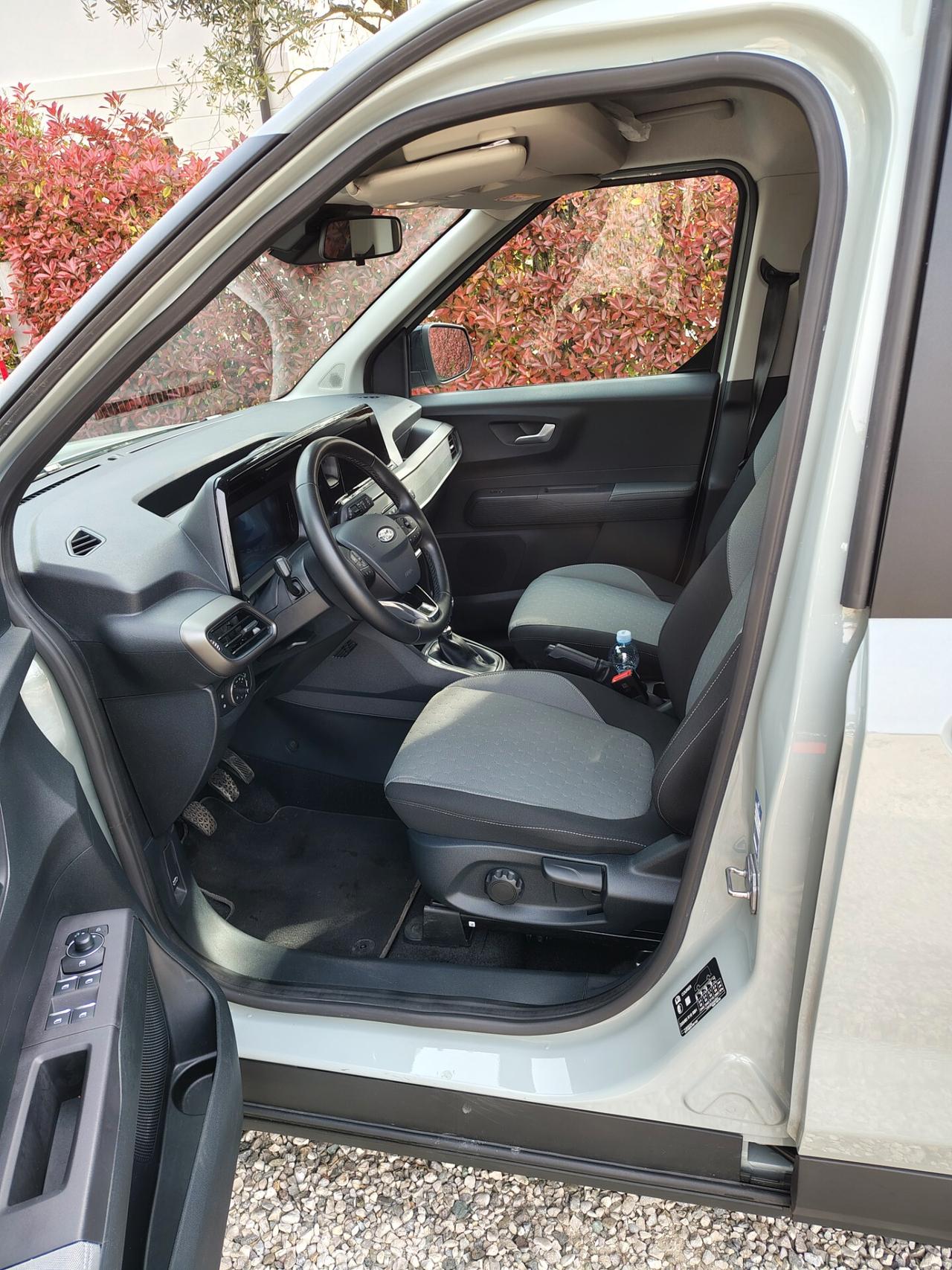 Ford Tourneo Courier 1.0 EcoBoost Titanium