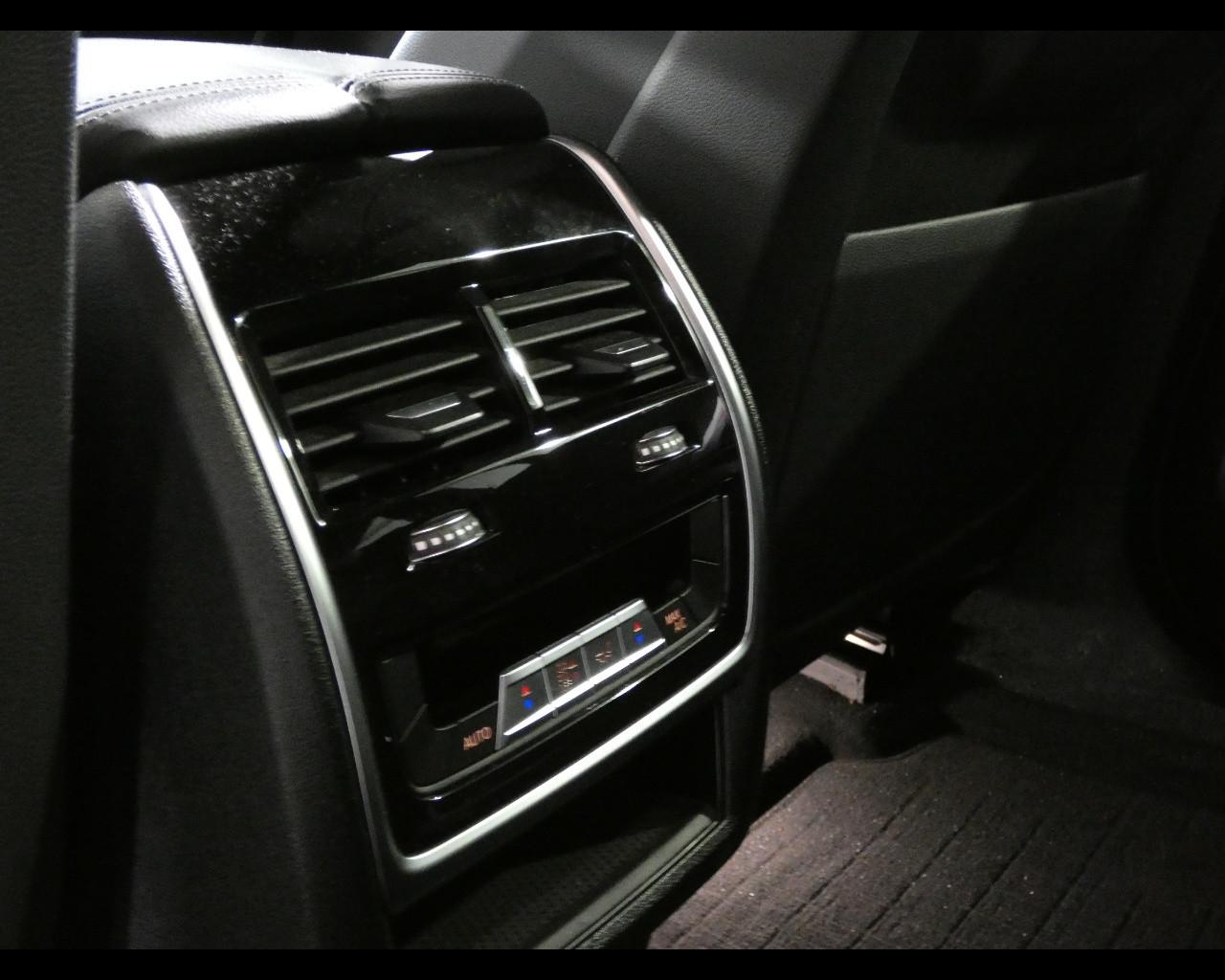 BMW X6 (G06/F96) - X6 xDrive40d 48V Msport