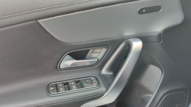MERCEDES-BENZ CLA 200 d Automatic Sport TETTO-PELLE-GANCIO