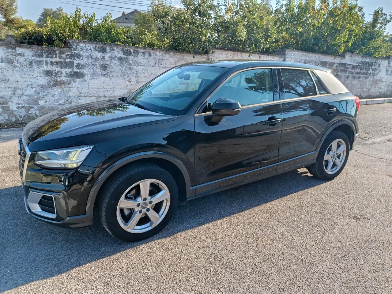 Audi Q2 30 TDI Business Design
