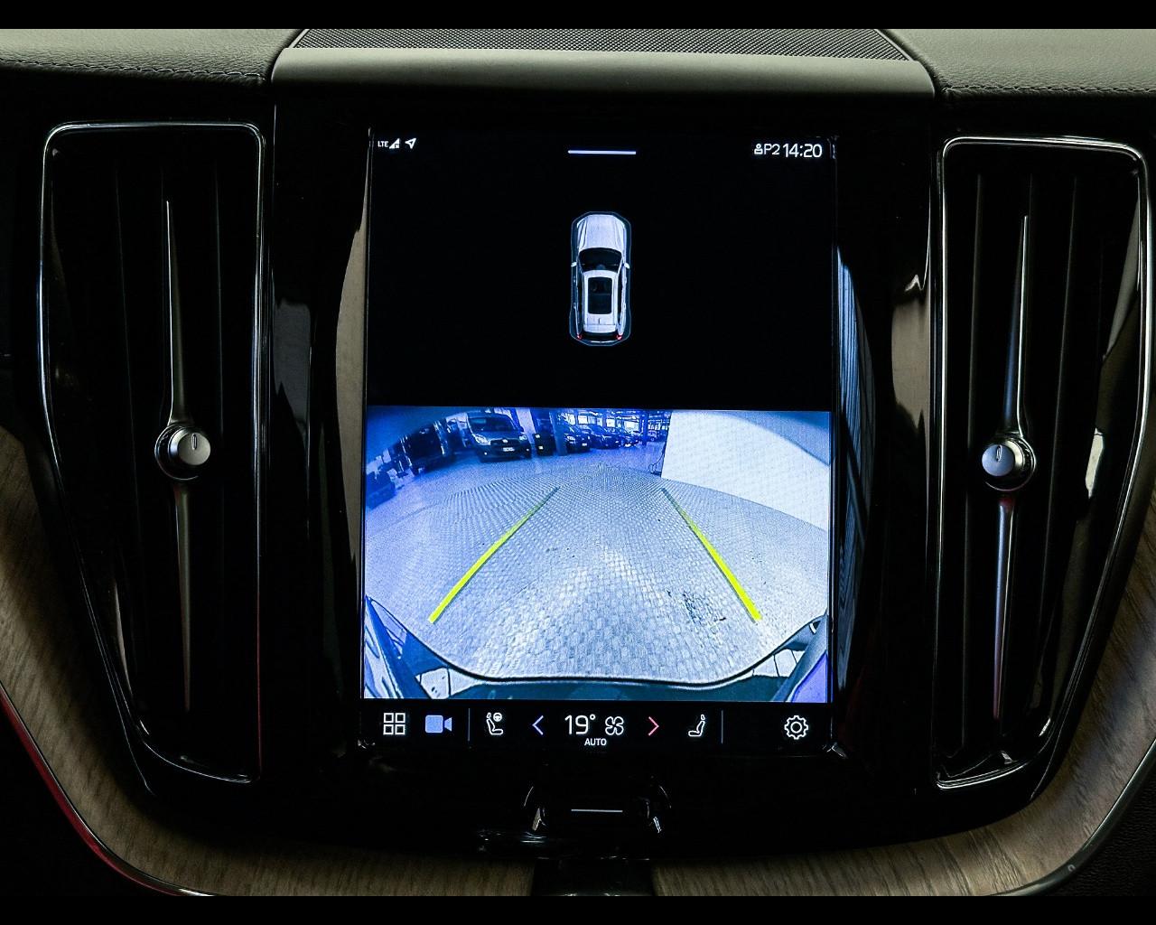 VOLVO XC60 (2017-->) - XC60 T6 Recharge Plug-in Hybrid AWD Inscription