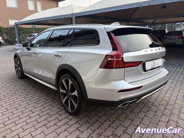 VOLVO V60 Cross Country 2.0 b4 Business Pro awd CERCHI 20' TELECAMERA POST