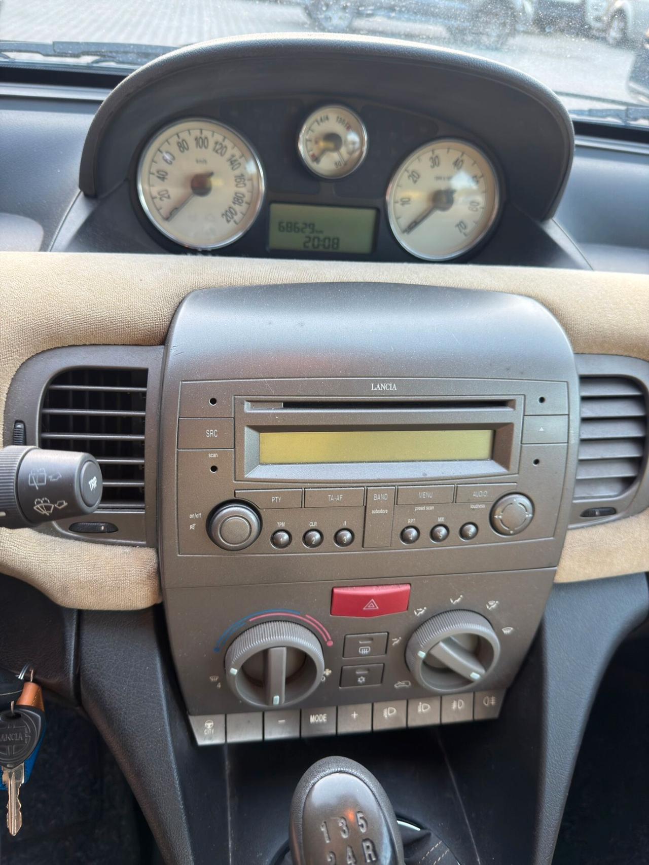 Lancia Ypsilon 1.4 16V Platino