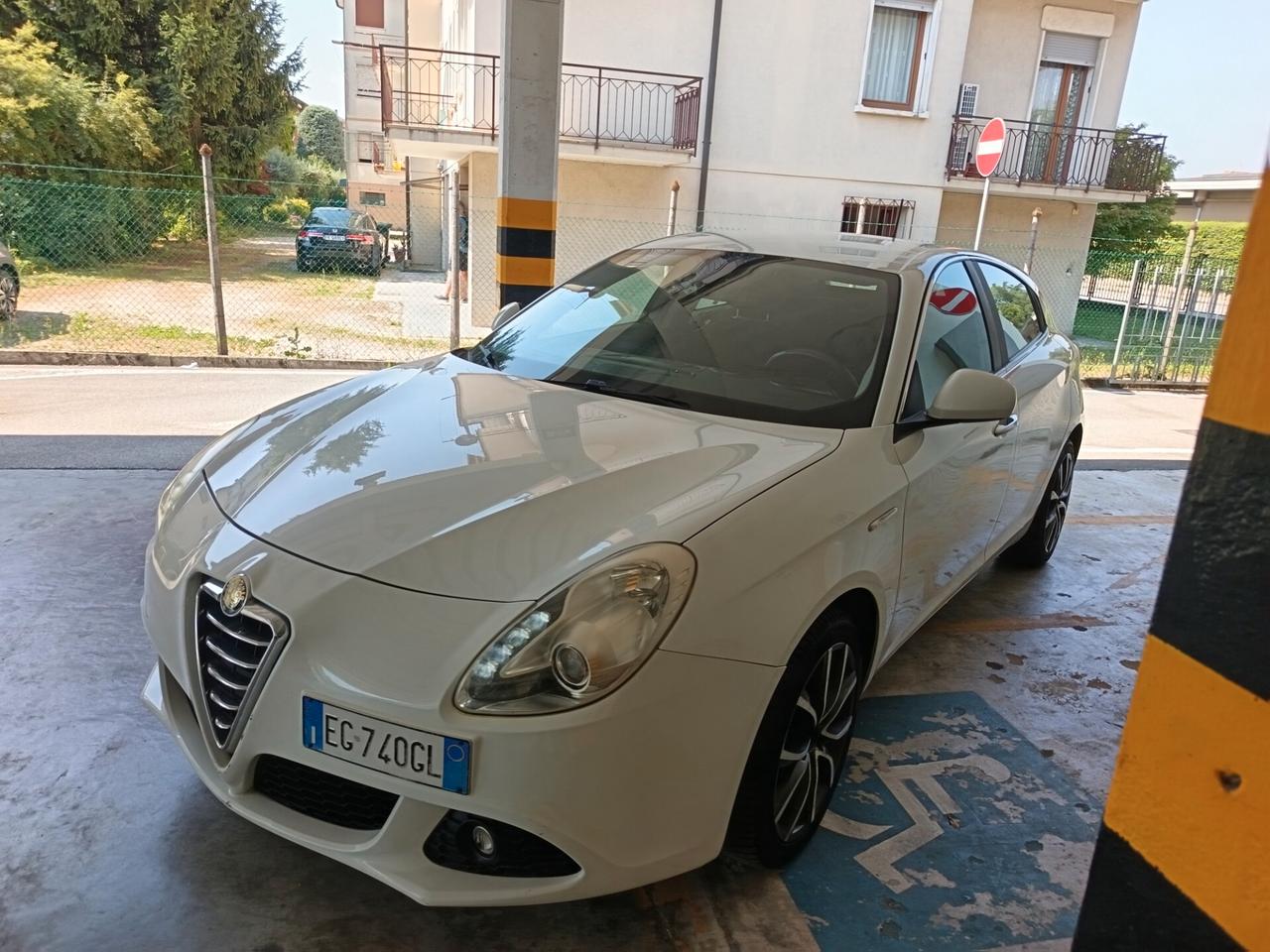 Alfa Giulietta 1.6 JTDm-2 105 CV ok neo patente