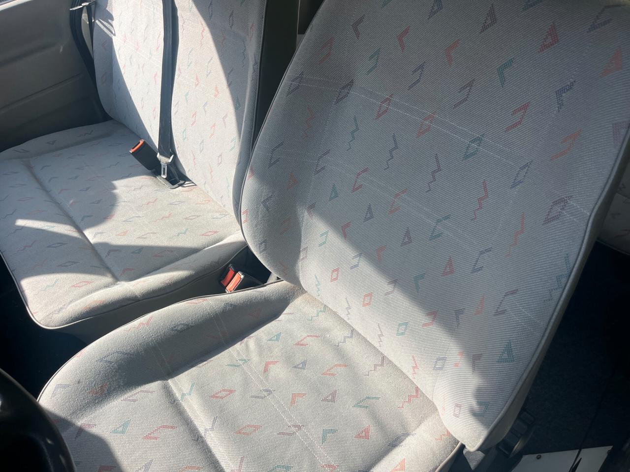 Volkswagen Transporter 2.5 TDI/88CV 9 posti autovettura