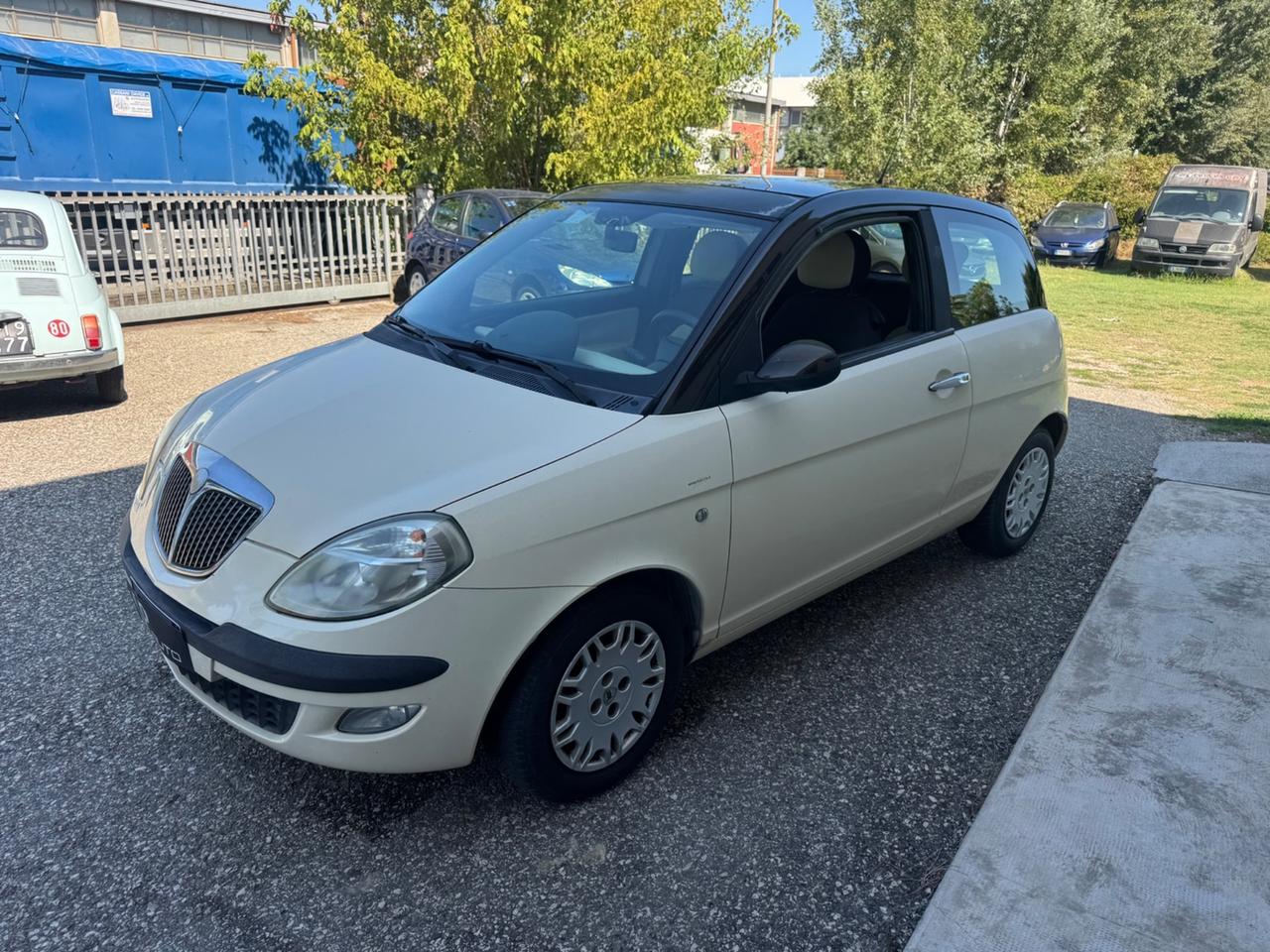 Lancia Ypsilon 1.4 Oro Giallo