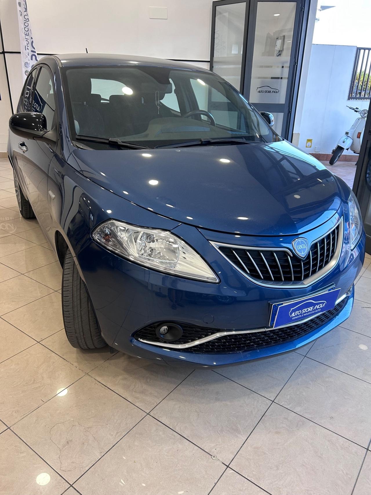 Lancia Ypsilon 1.0 FireFly 5 porte S&S Hybrid Silver