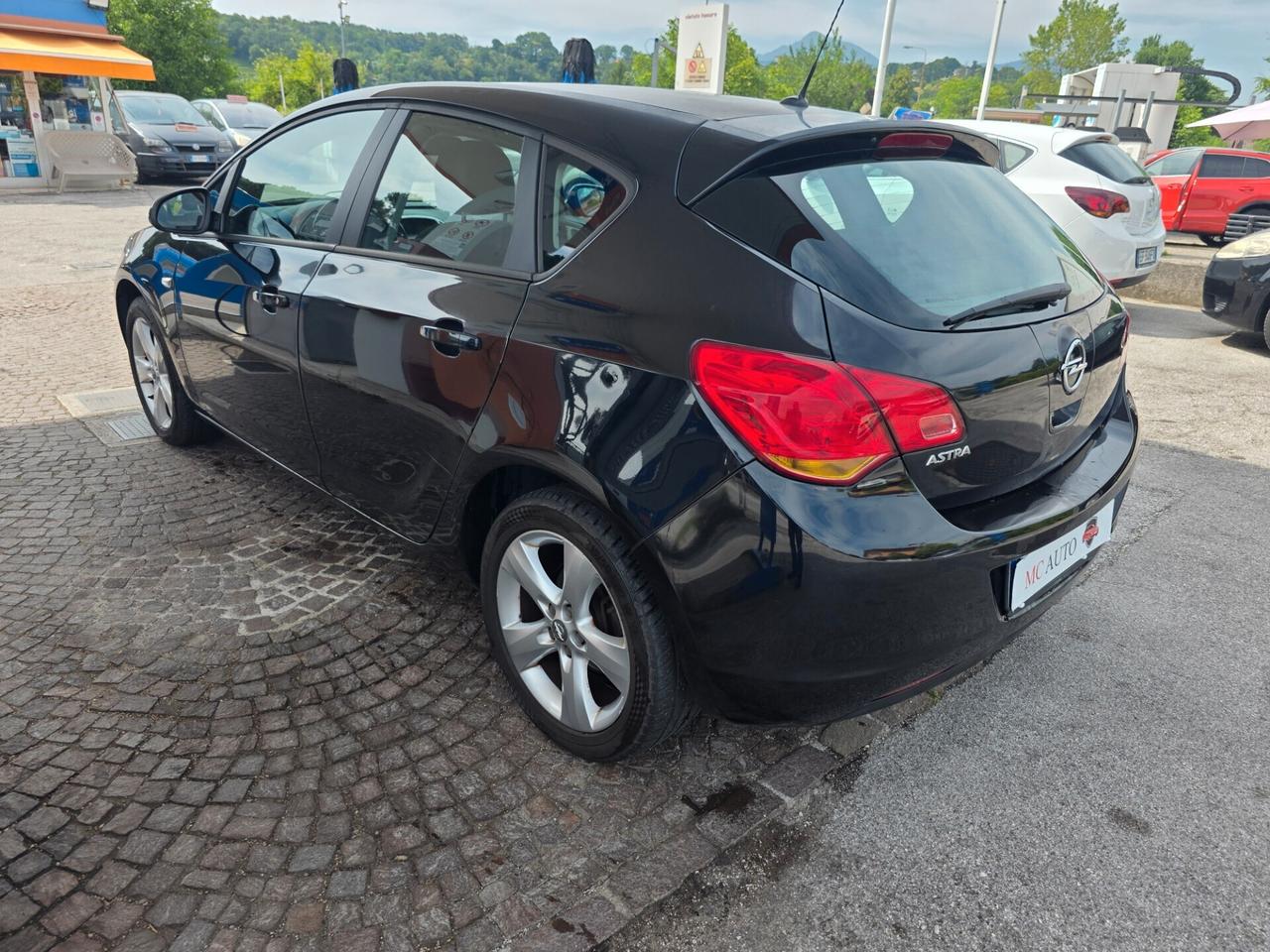 Opel Astra 1.4 100CV 5 porte GPL con 236.000km Neopatentati ok