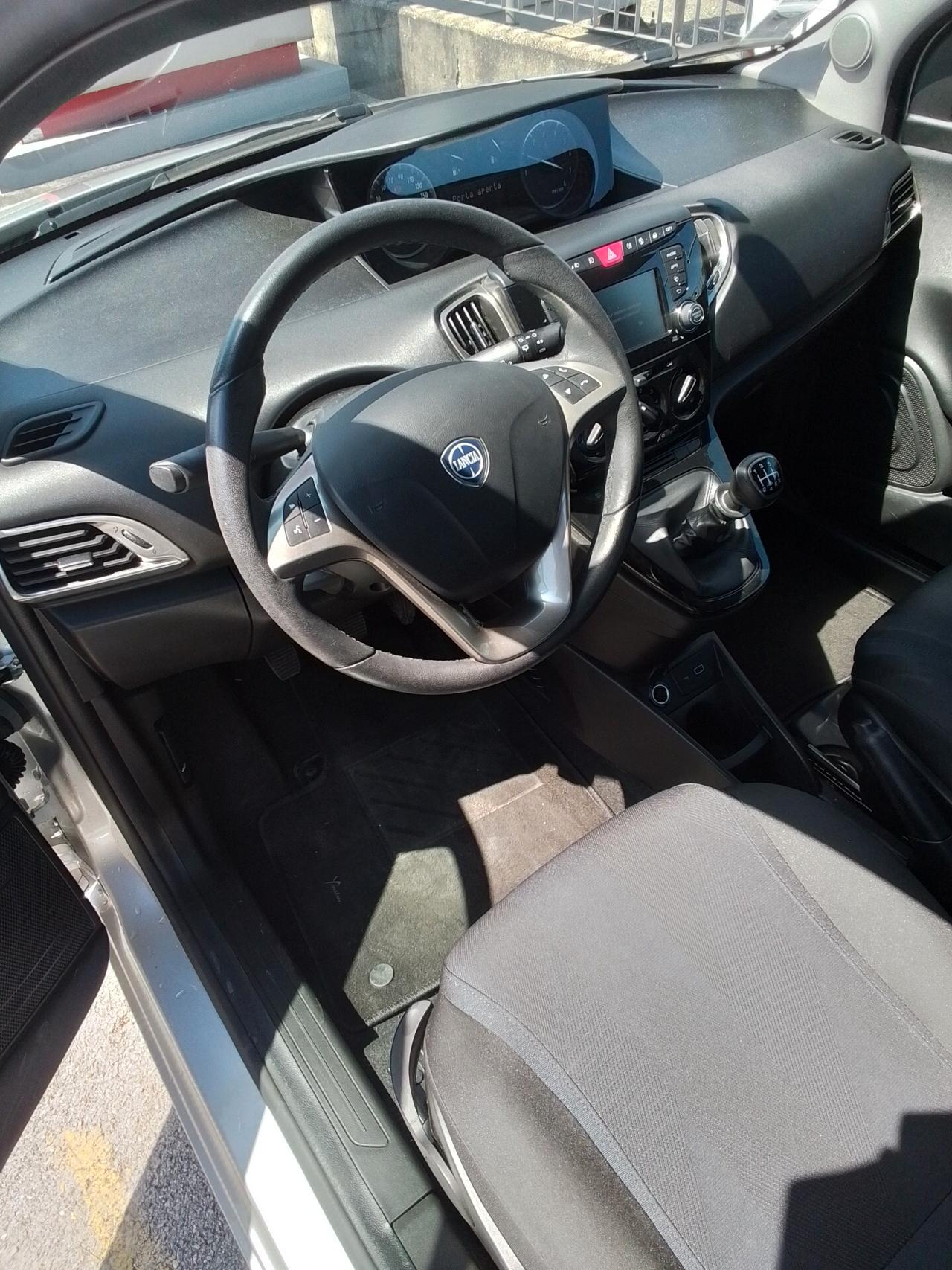 Lancia Ypsilon 1.0 FireFly 5 porte S&S Hybrid Ecochic Gold