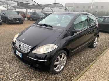 MERCEDES-BENZ A 150 Coupé Avantgarde Edition 10