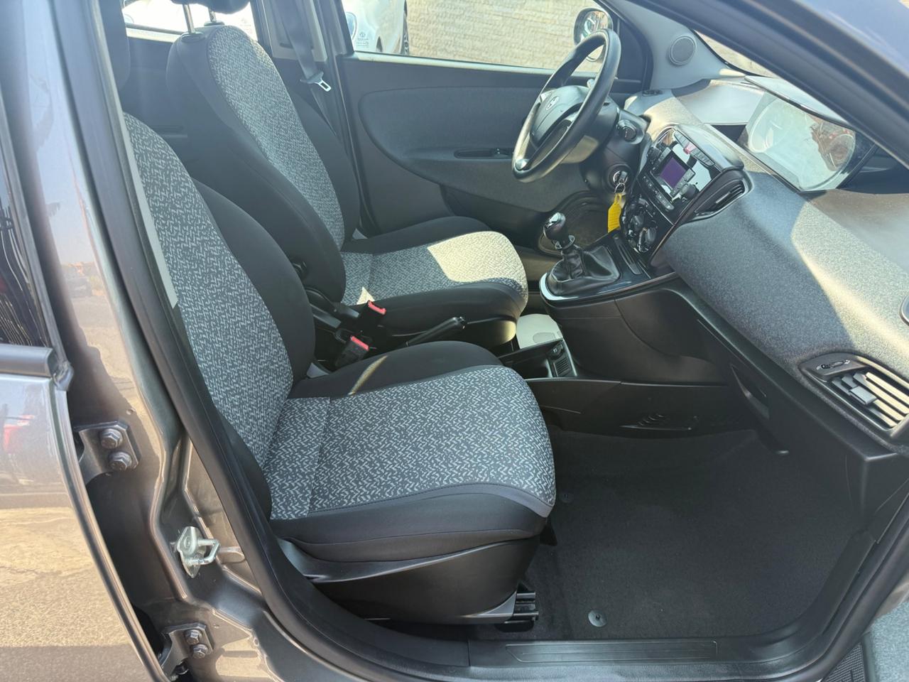 Lancia Ypsilon 1.0 FireFly 5 porte Hybrid Ecochic Silver