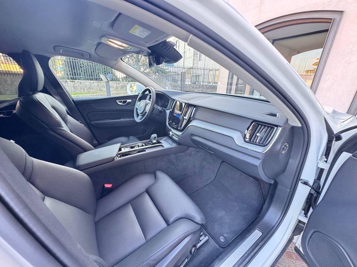 Volvo XC60 2.0 b4 Core awd auto