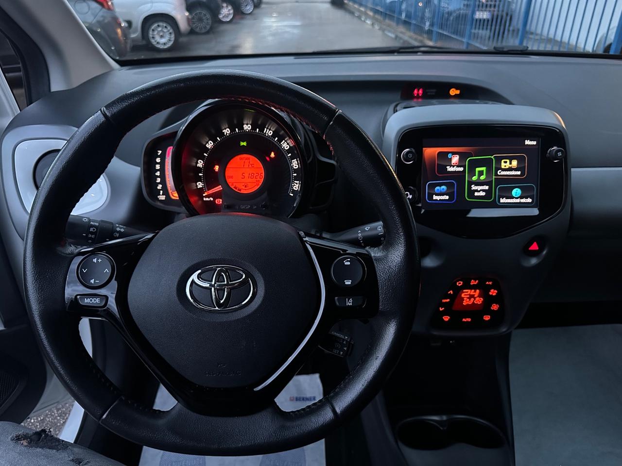 Toyota Aygo Connect 1.0 VVT-i 72 CV 5 porte x-cool