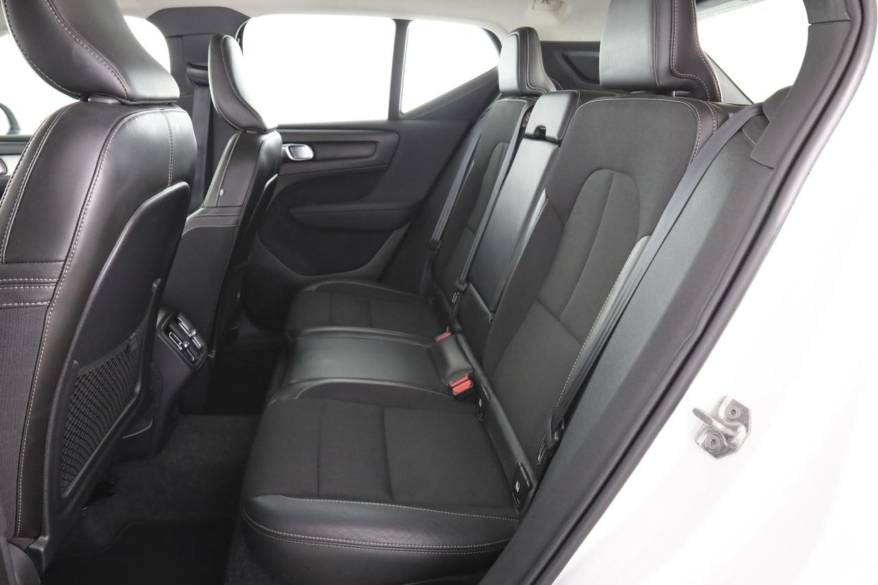 VOLVO XC40 (2017--->) XC40 D3 AWD Geartronic Business Plus/Momentum Pro