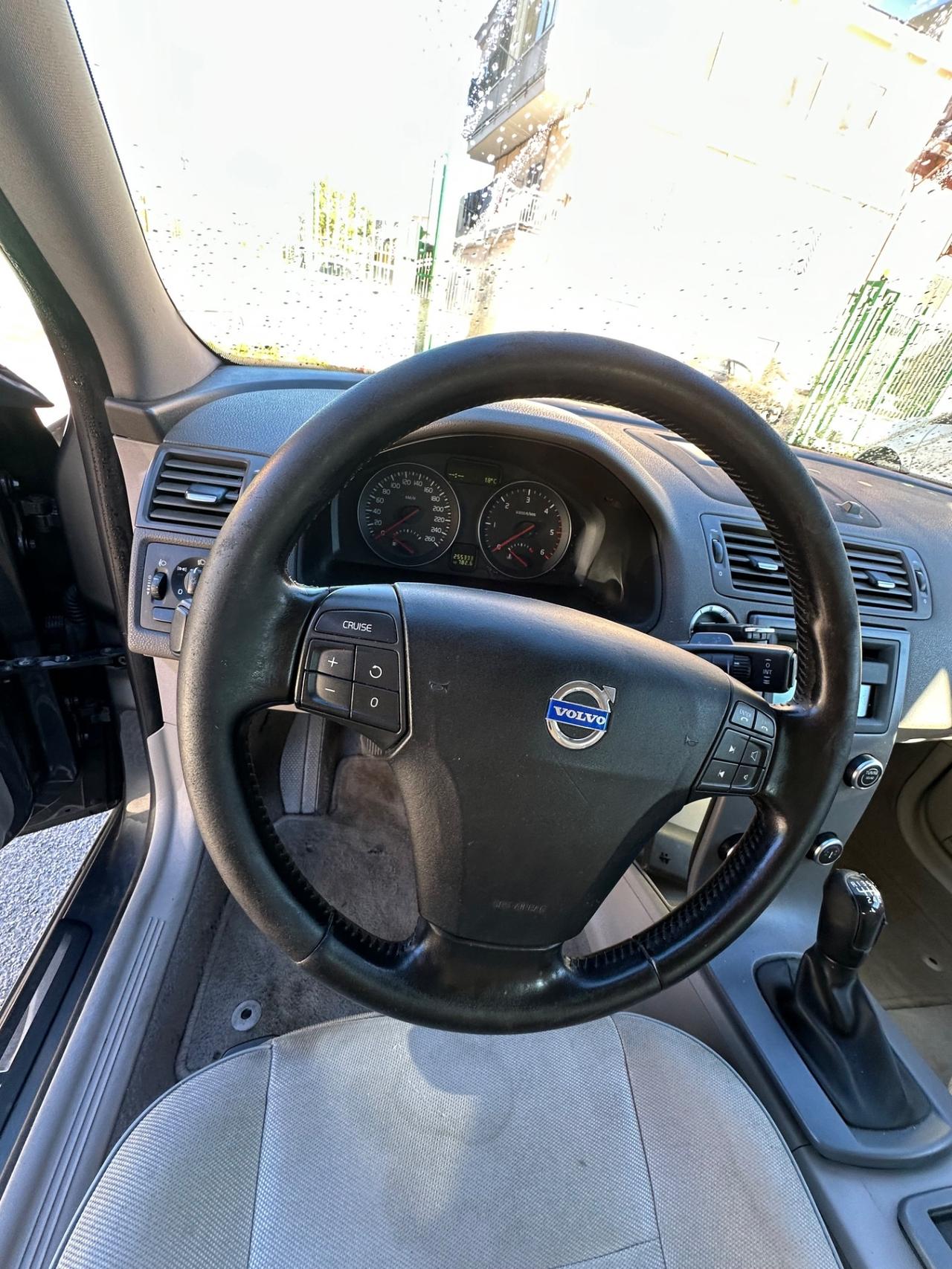 Volvo V50 D2 R-design