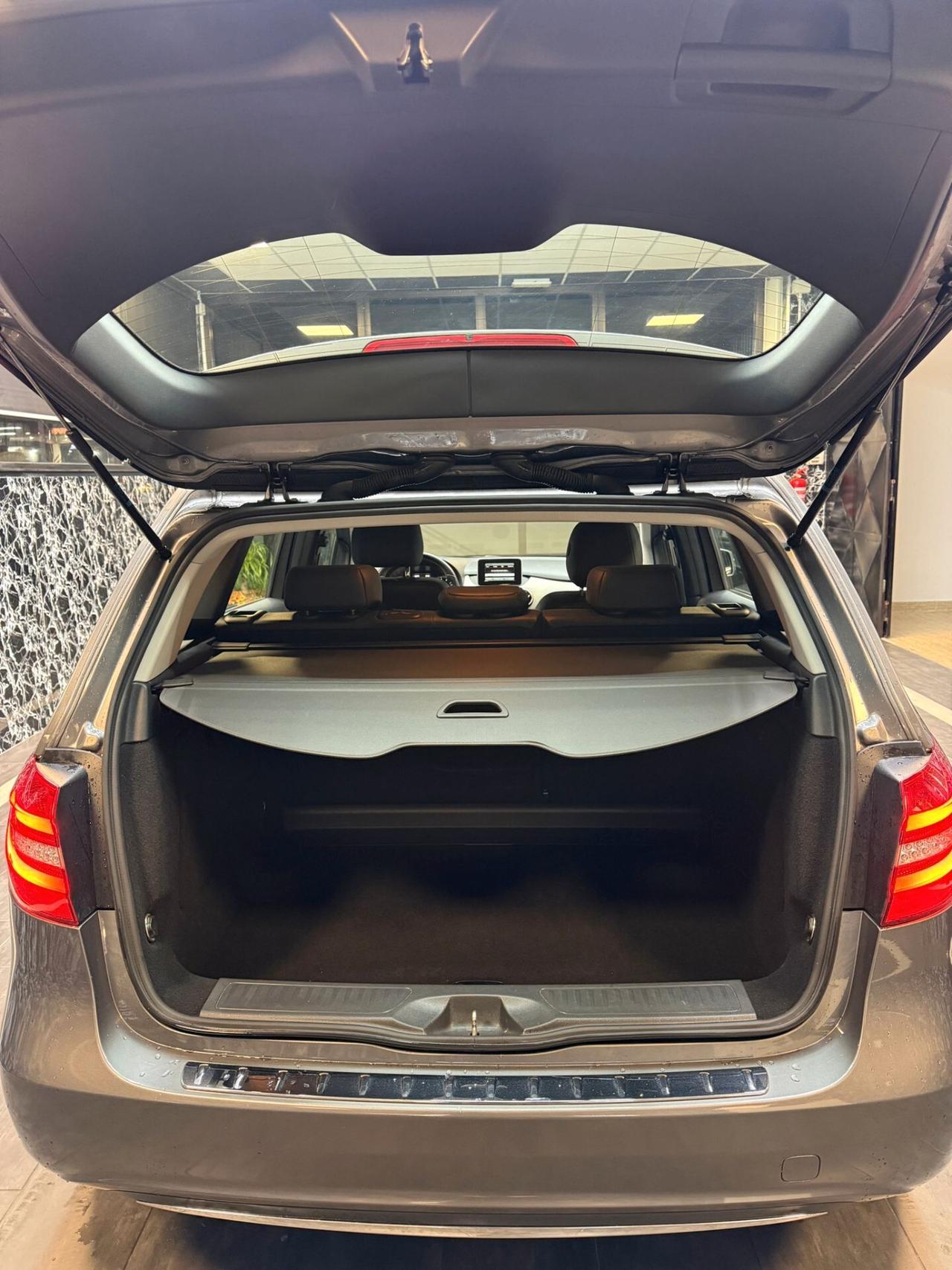 Mercedes-benz B 200 NGD Premium