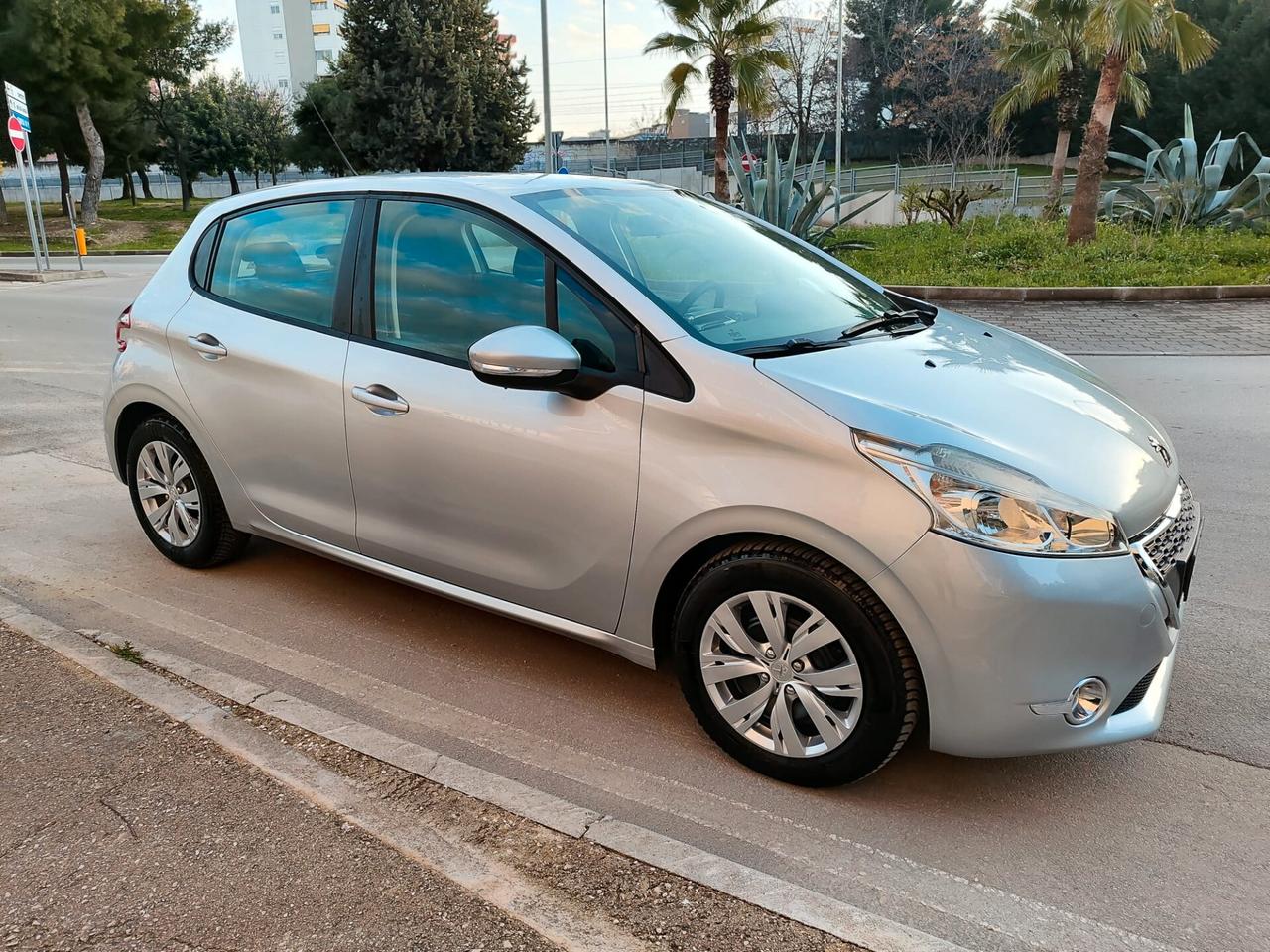 Peugeot 208 1.4 HDi 68 CV!!
