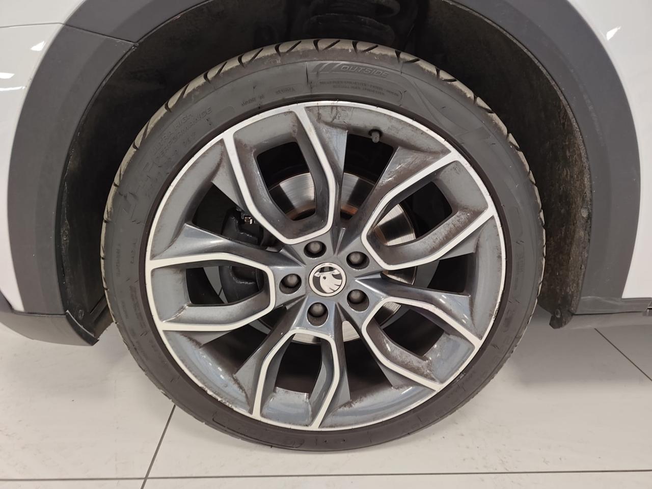 SKODA Superb Wagon 2.0 tdi Scout 4x4 190cv