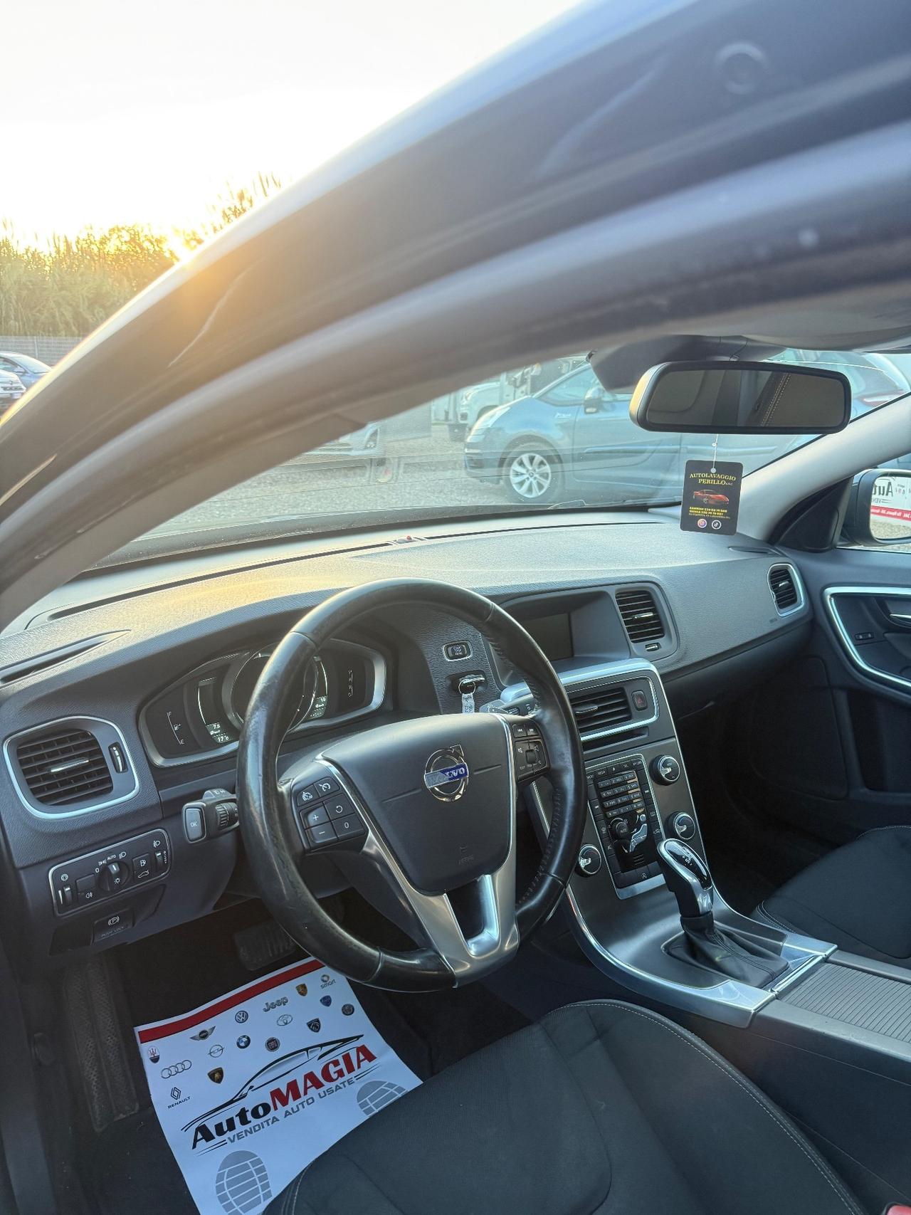 Volvo S60 D5 AWD Geartronic Momentum