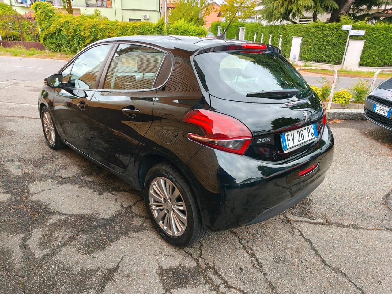 Peugeot 208 PureTech 82 5 porte Allure