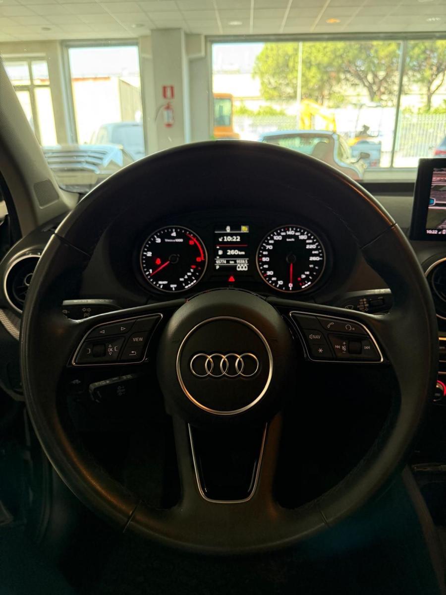 AUDI - Q2 - 30 TDI S tronic Identity Black