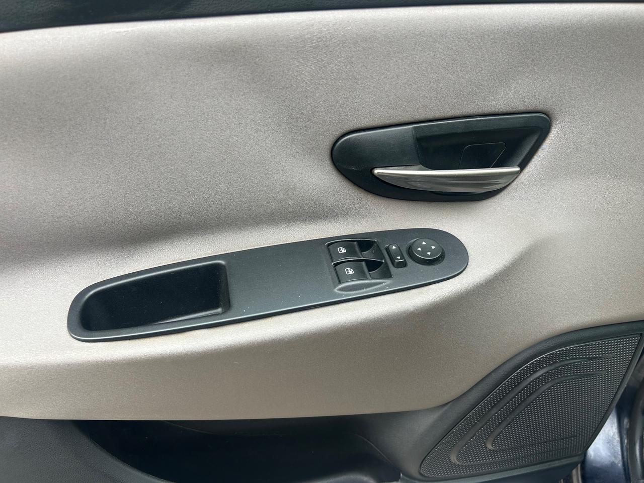 Lancia Ypsilon 1.2 5P *95000KM* NAVI Opening Edition