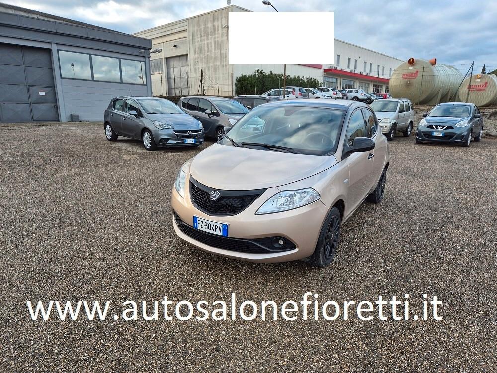 Lancia Ypsilon 1.2 69 CV 5 porte GPL Ecochic Black and Noir