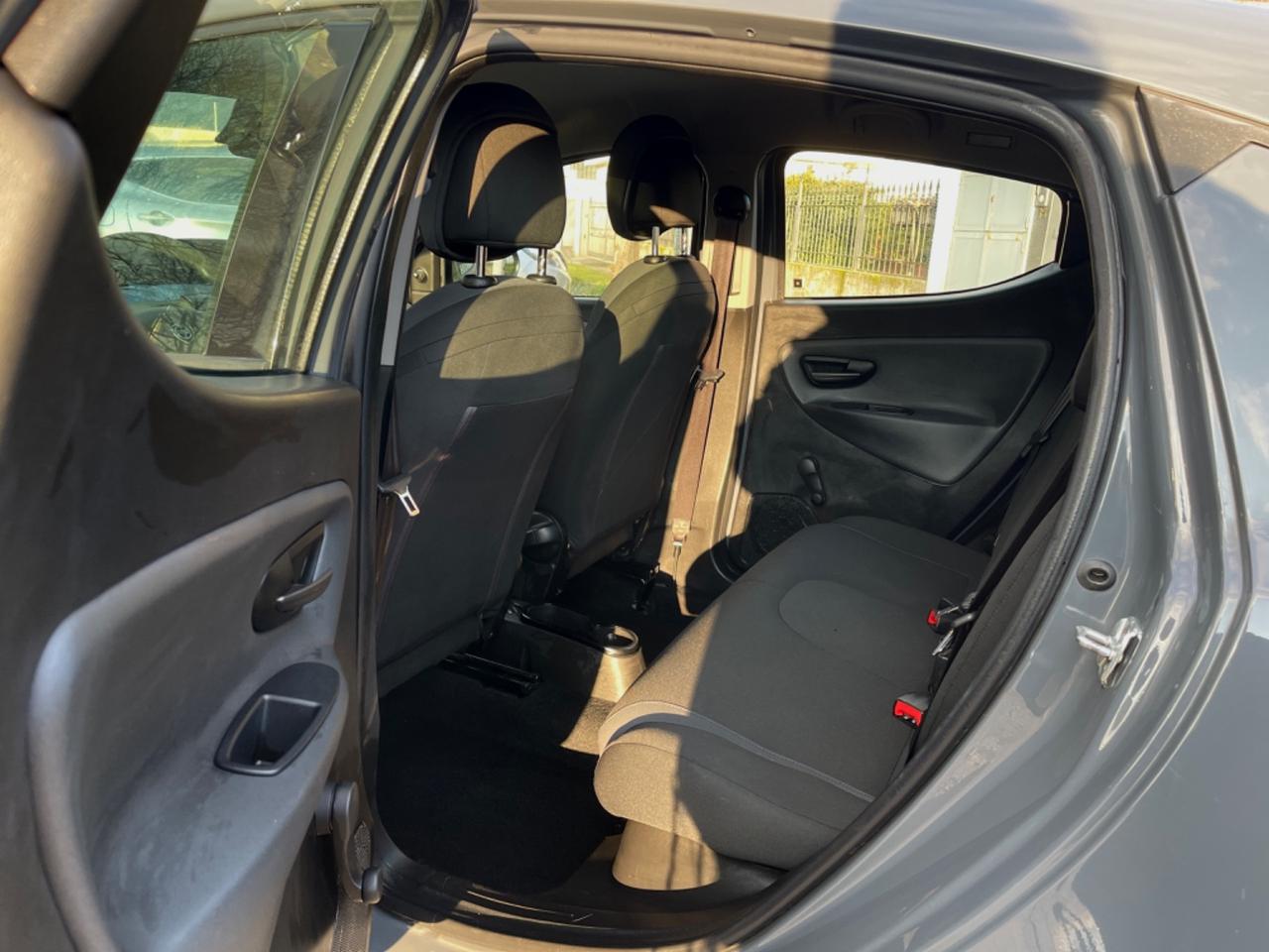 Lancia Ypsilon 1.2 69 CV 5 porte Platinum per Neopatentati 2016