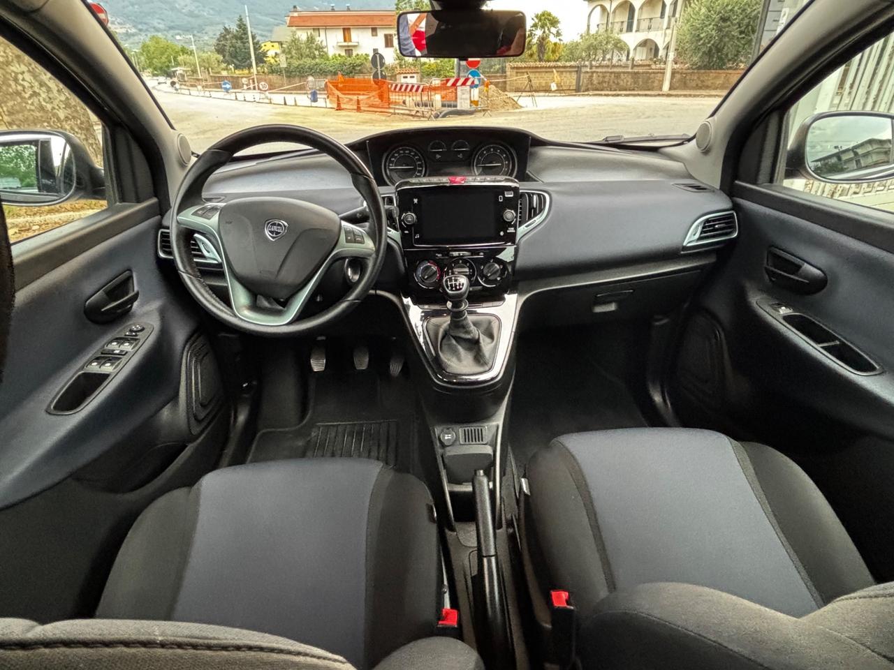 Lancia Ypsilon 1.0 FireFly 5 porte S&S Hybrid Gold