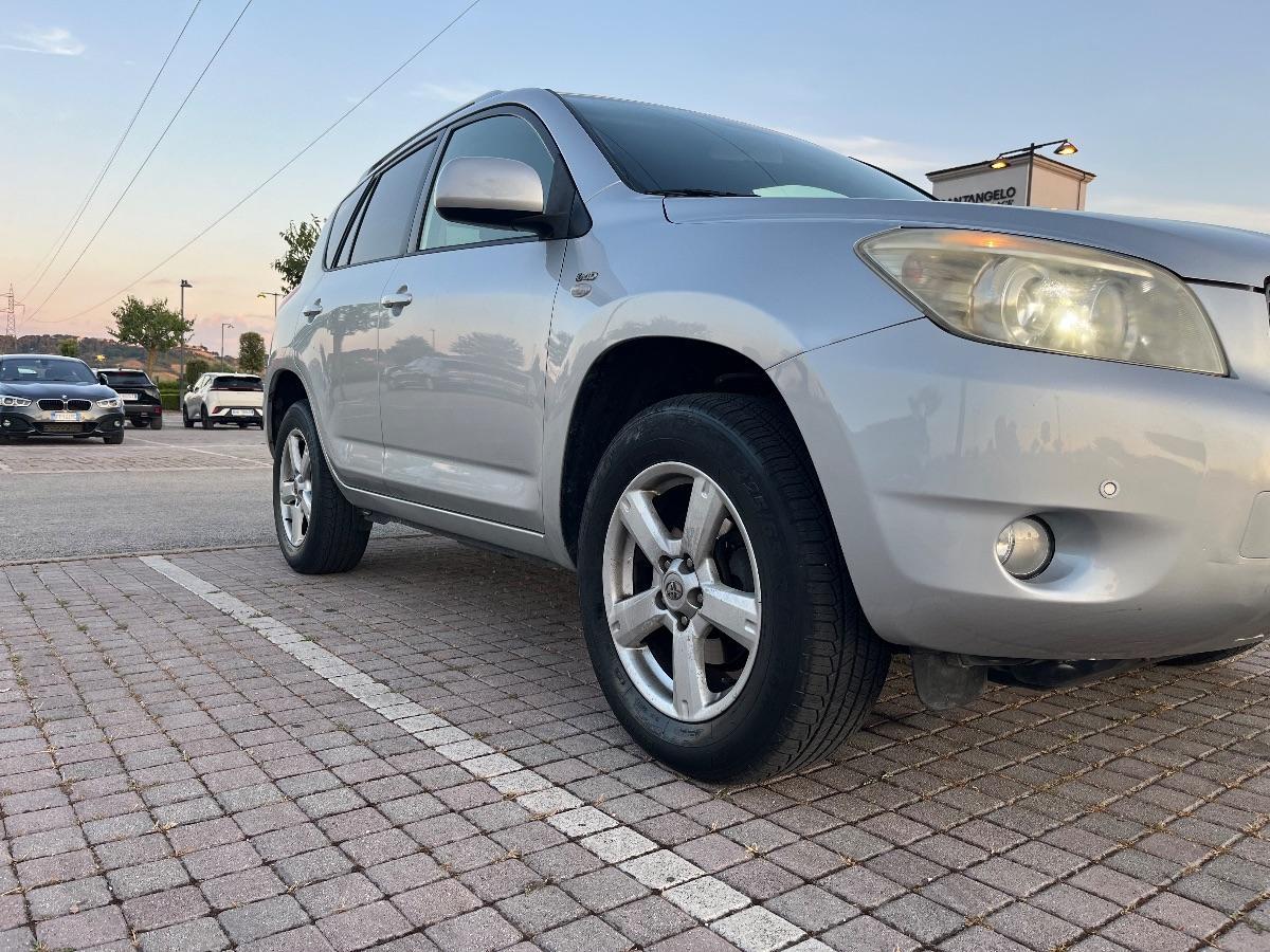TOYOTA RAV4 2.2 D-4D 136CV Sol