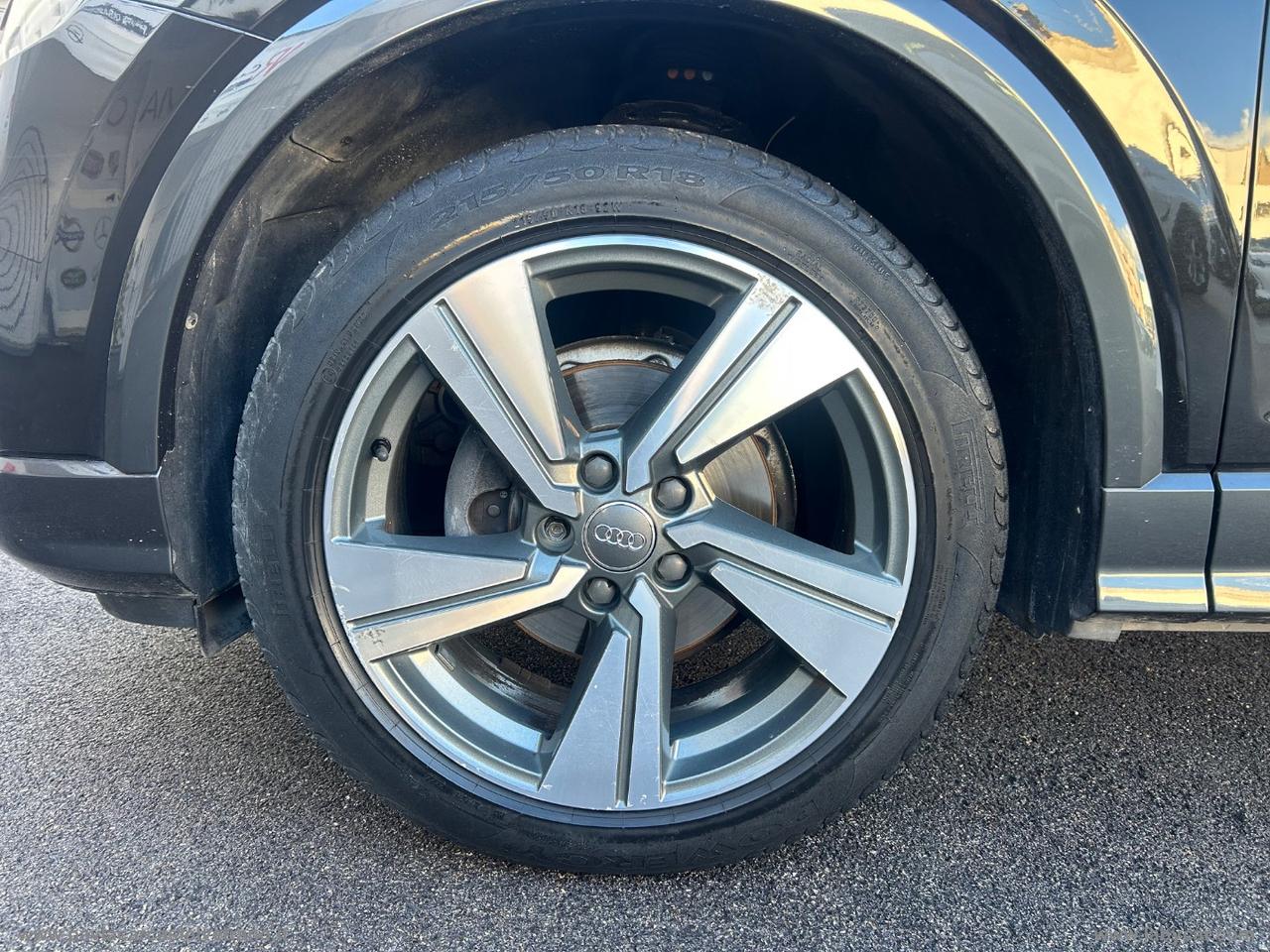 AUDI Q2 30 TDI S tronic Identity Black