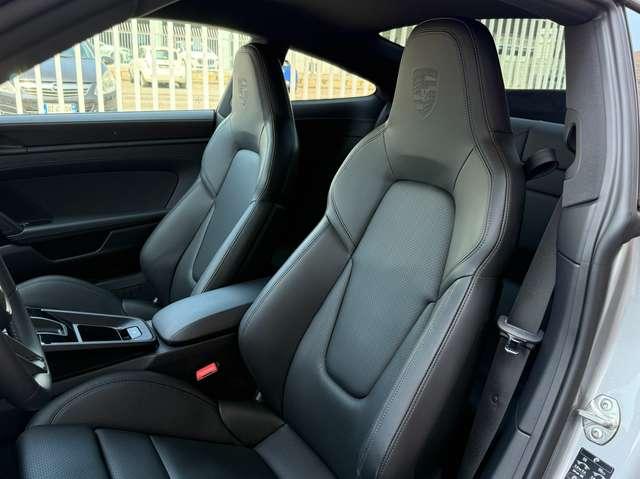 Porsche 992 911 Coupe 3.0 Carrera 4 GTS auto