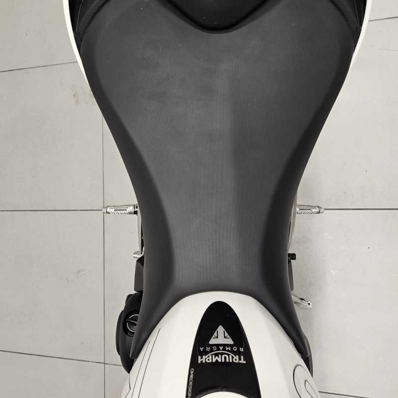 Triumph Street Triple 765 R - 2024