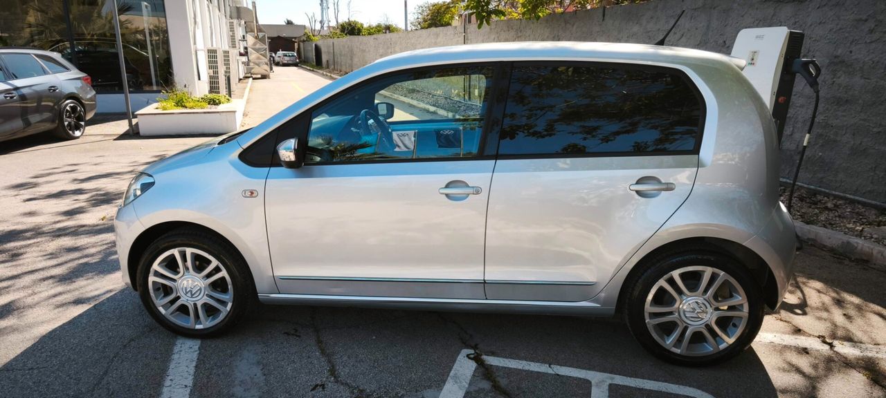 Volkswagen Up 2015 photo 5