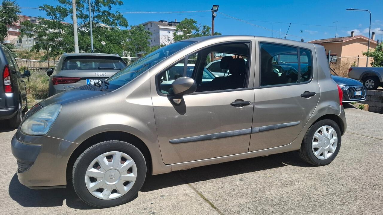 RENAULT Modus 1.2 16V Dynamique