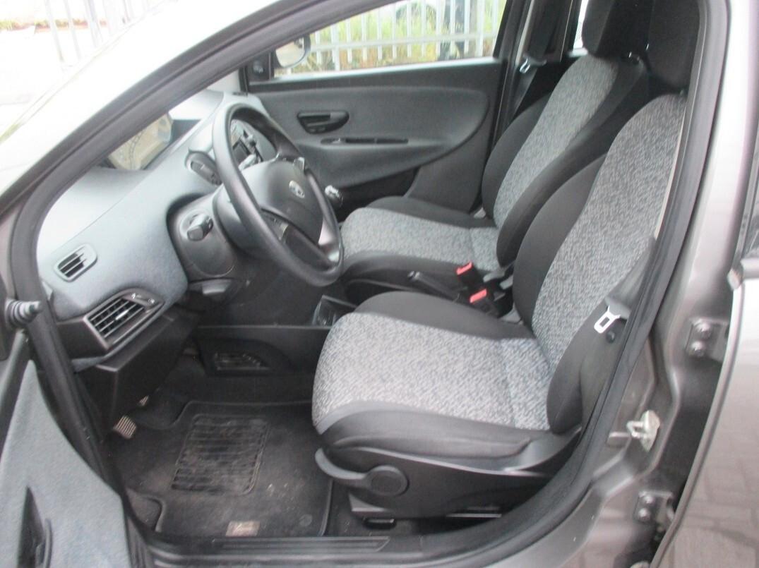 Lancia Ypsilon 1.0 FireFly Hybrid Ecochic Per Neopatentati