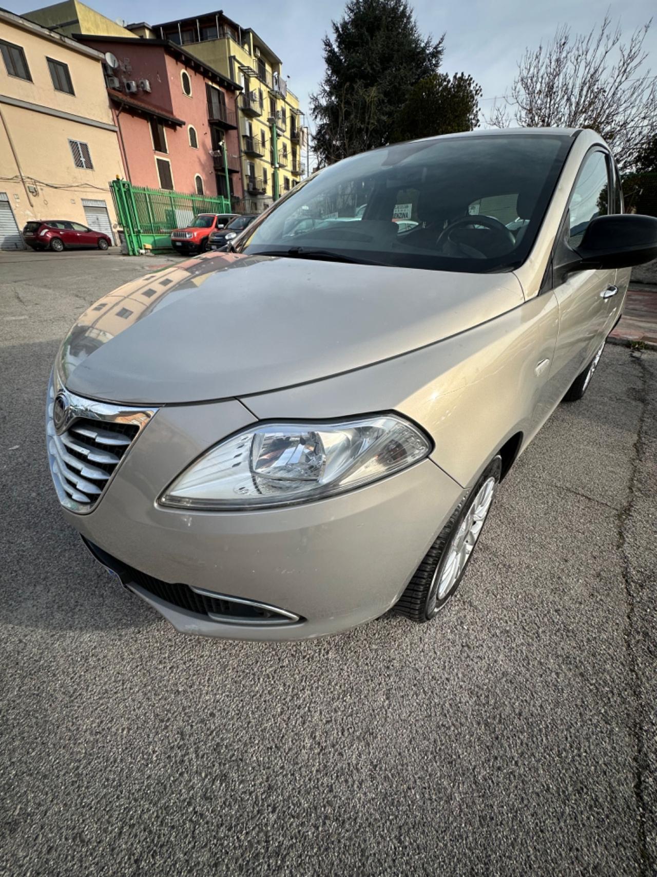 Lancia Ypsilon 0.9 TwinAir 85 CV 5 porte Metano Ecochic Gold