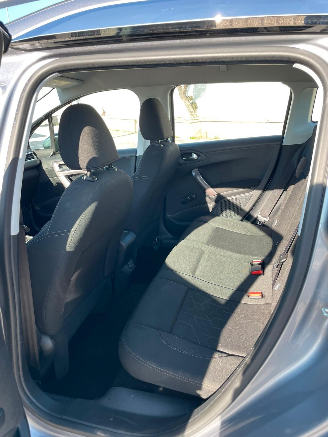 PEUGEOT 2008 BlueHDi 100 S&S Allure