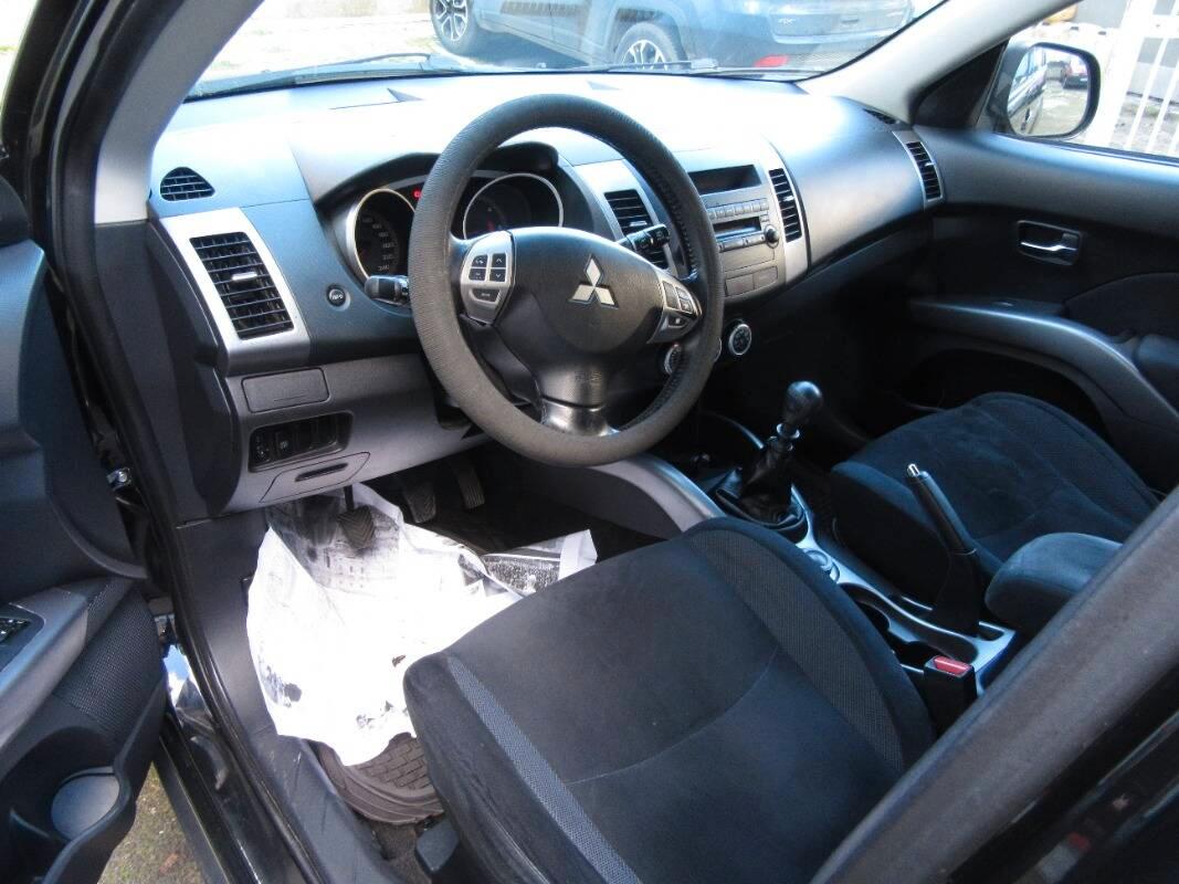 Mitsubishi Outlander 2.0 di-d Invite dpf