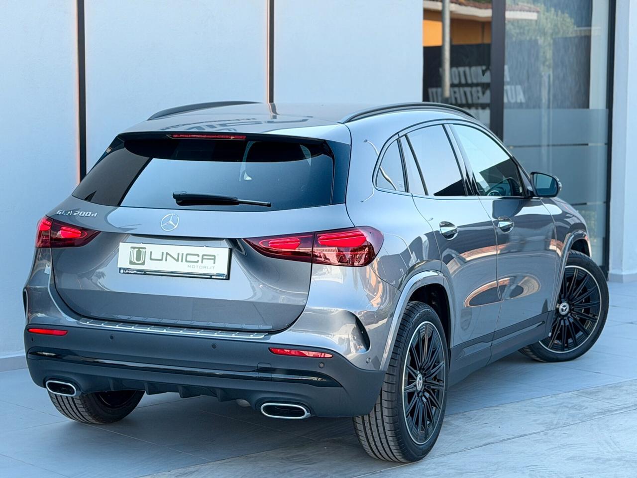 Mercedes-benz GLA 200 d 2.0 150 CV KM0 AMG Premium Plus IVA ESPOSTA