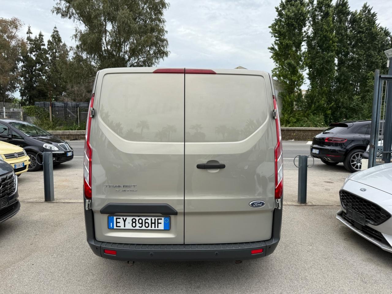 Ford Transit Custom 2.2 Diesel 6 posti passo lungo