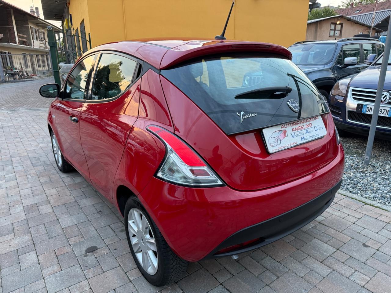 Lancia Ypsilon 1.0 Fire Hybrid Benzina