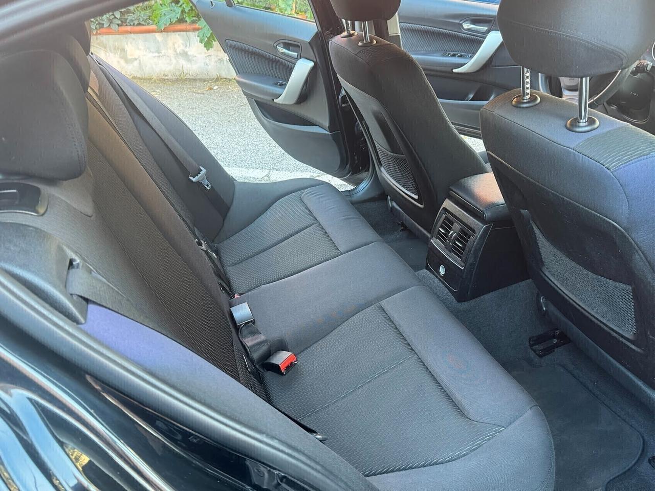 Bmw 116d 5p. Unique