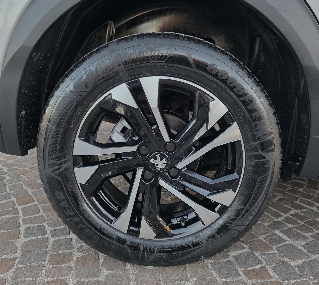 Peugeot 2008 PureTech 130 S&S EAT8 GT