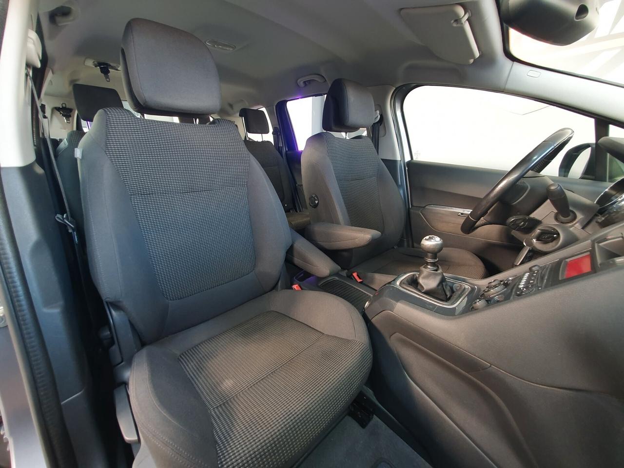 Peugeot 5008 1.6 hdi 115cv Active 2015