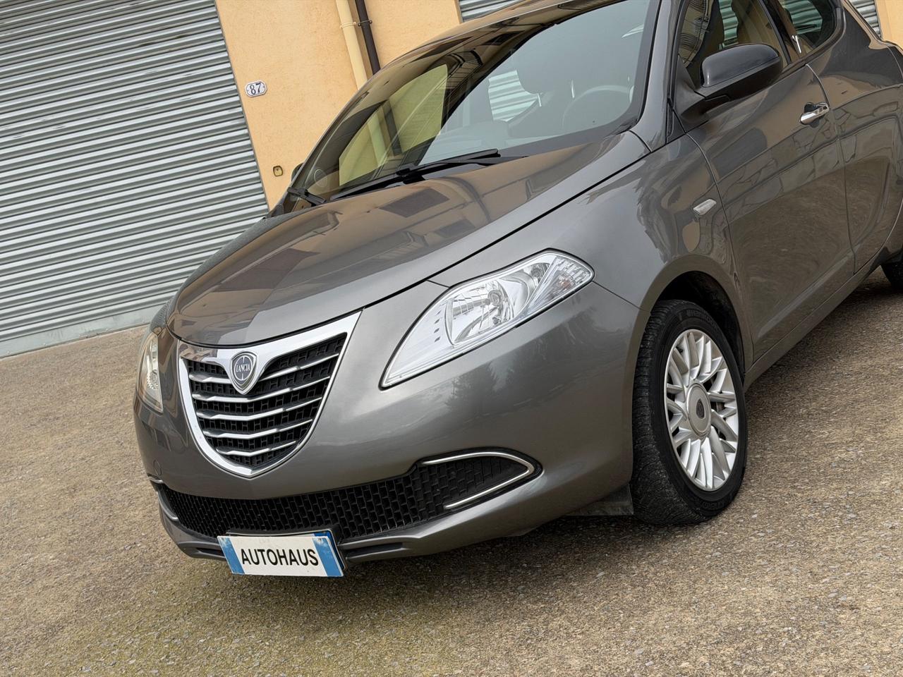 Lancia Ypsilon 1.2 69 CV 5 porte NEOPATENTATI