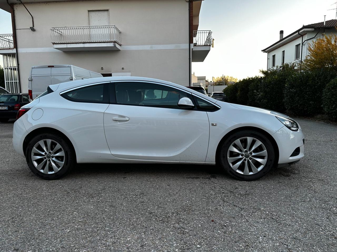 Opel Astra GTC 1.6 CDTI 136CV S&S 3 porte Cosmo "NEOPATENTATO"